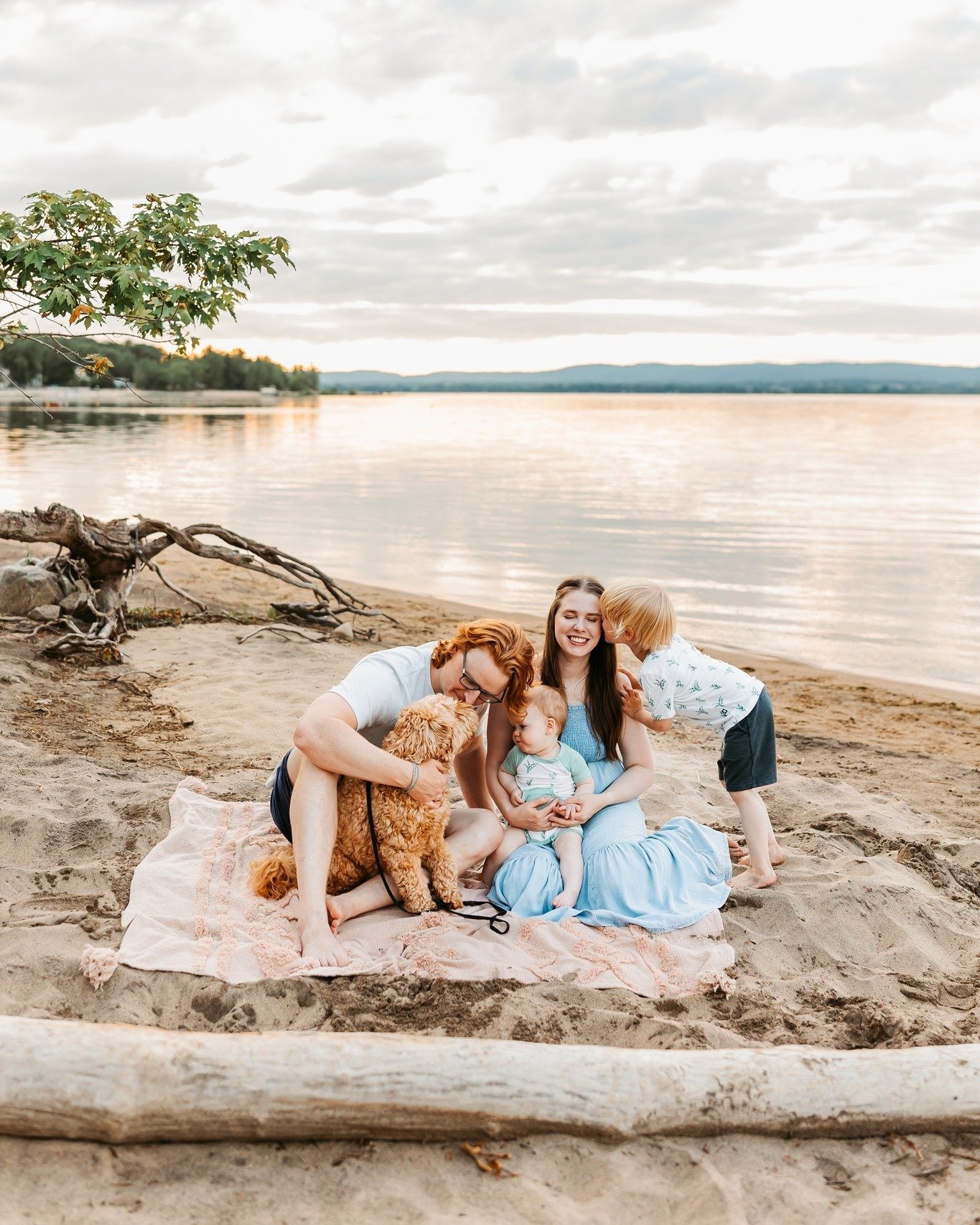 #melissatoyephotography #ottawaweddingphotographer #ottawafamilyphotography #ottawavalley #ottawavalleyphotographer #ottawavalleyfamilyphotographer