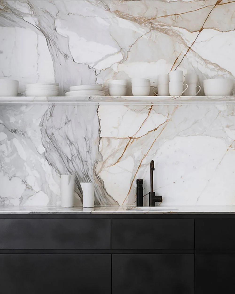 Surface: Concrete Slate Pseudo Smooth Design: Handelsmann Khaw Joinery: Joinery by Ken Photography: Felix Forest