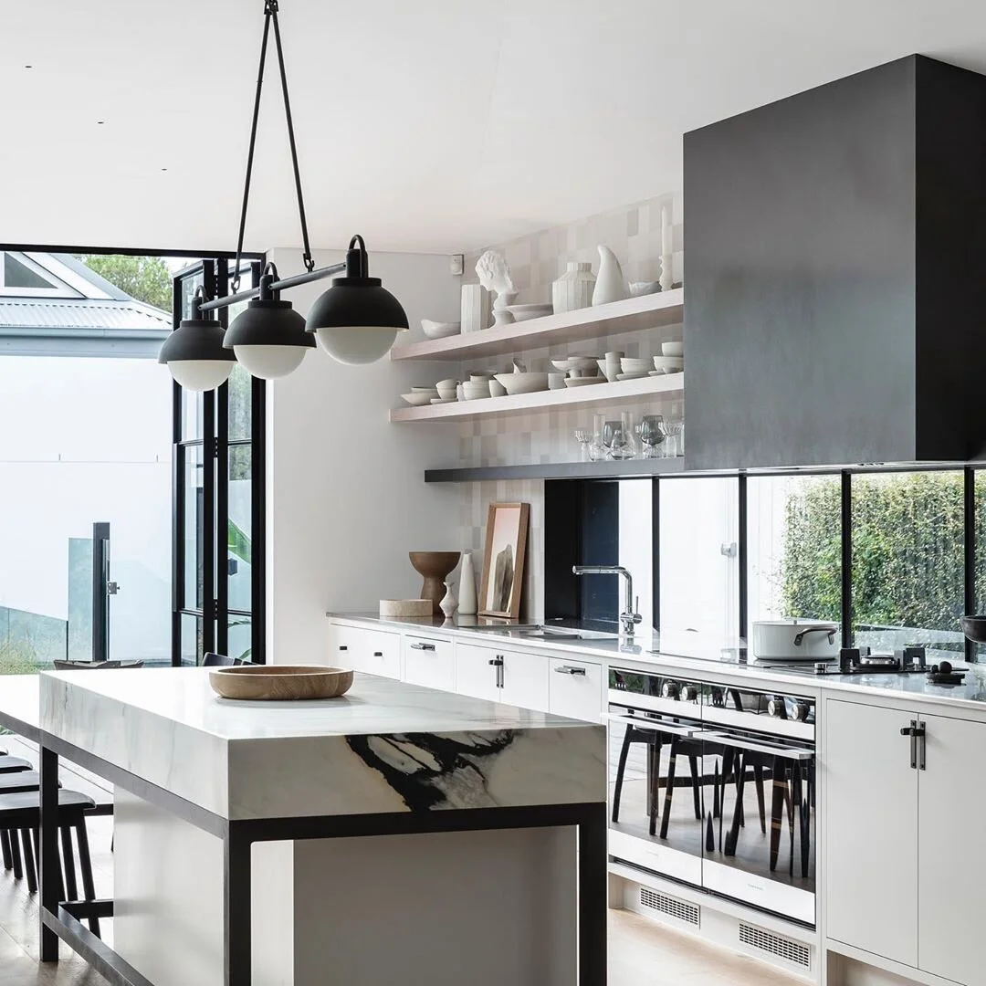 Baldwin & Bagnall_Slate Shelf_Rangehood_Island frame_TomFergusonPhotography.jpg