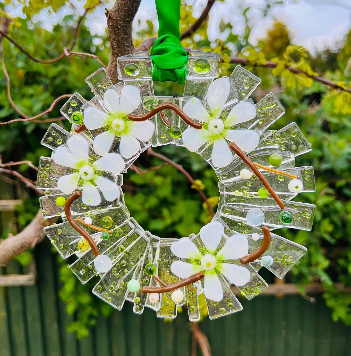 Blossom&rsquo;s out 🌸🌸🌸

#spring #springwreath #springflowers #cherryblossom #fusedglass #fusedglasswork #glassfusing #craft #handcrafted #handmade #artisan #artisanglass #interiordesign  #bespoke #designer #personal #smallbusiness #daisyglassshop