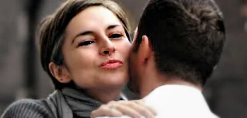 To kiss or not to kiss...Have an upcoming vacation planned? &nbsp;Wondering which greeting customs to utilize? &nbsp;Read on to learn popular methods of salutation.In Rio, try a triple cheek kiss. &nbsp;In Beijing, a simple nod and smile will suffic…