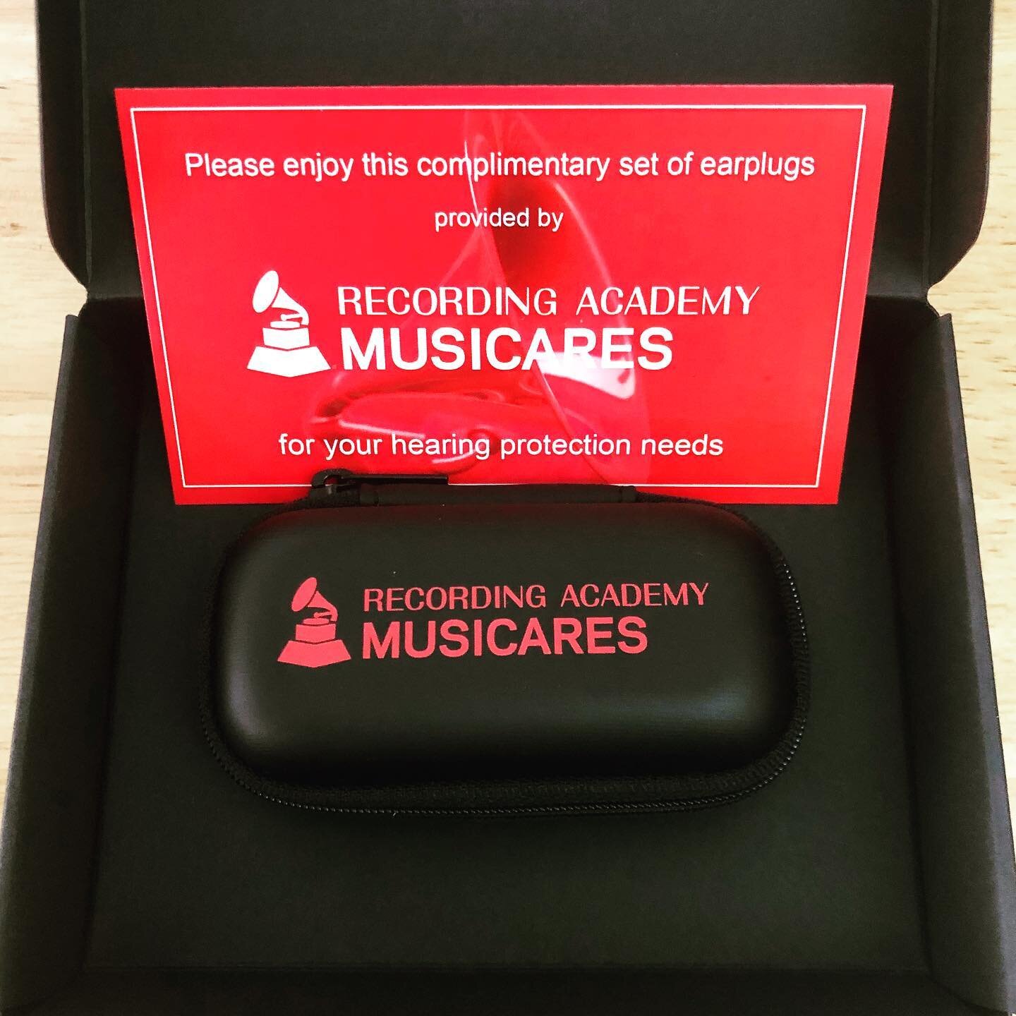 Major thank you to @musicares and @acscustomusa for doing this great deed, putting in their time + money to setup at festivals and offer free custom fit earplugs to us industry people! Simply amazing and so much appreciated! Perfect fit - still hear 