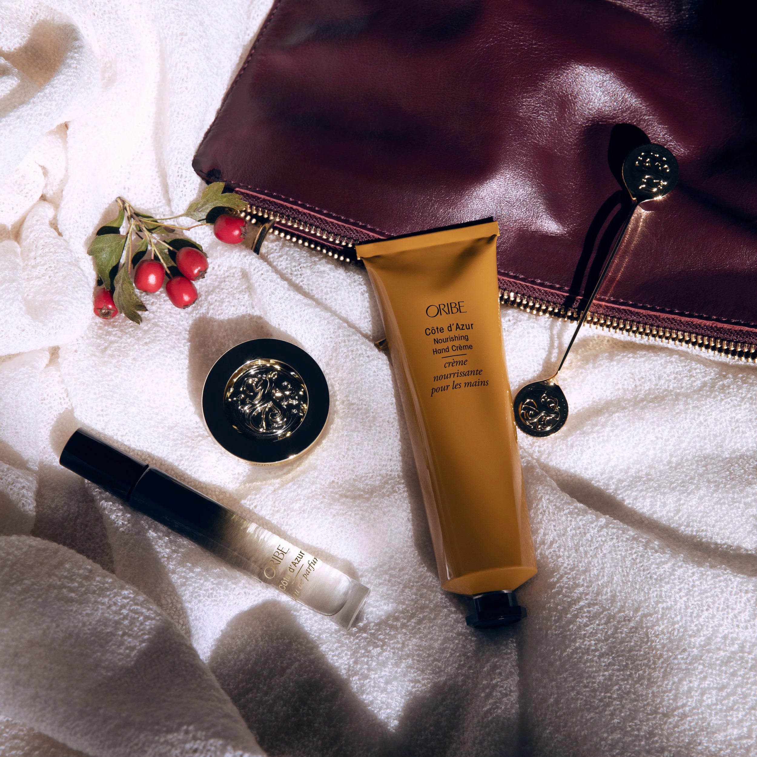 Oribe_Holiday_HandCreme_Balmessence_Rollerball_010.jpg
