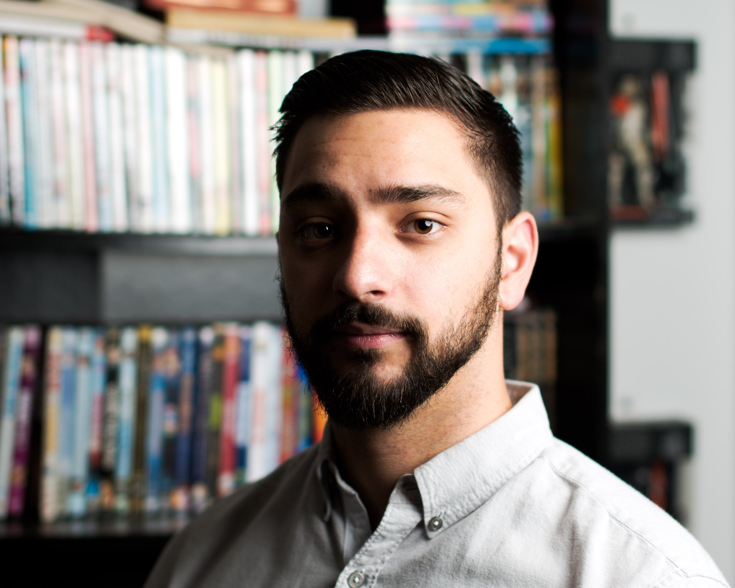 environmental-headshot-bearded-man-bookshelf.jpg