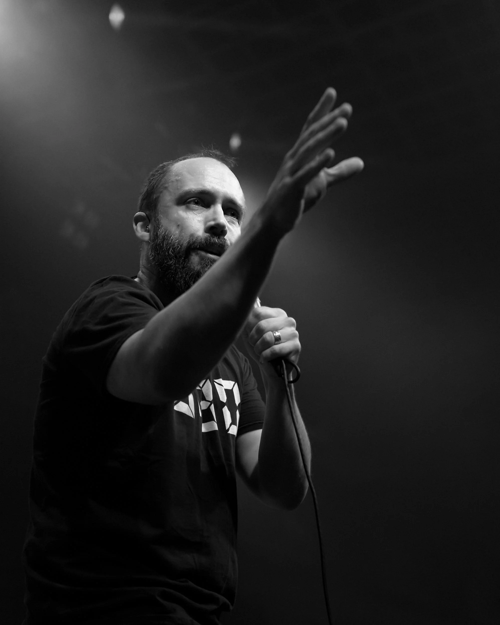 concert-photography-singer-pointing-at-crowd.jpg