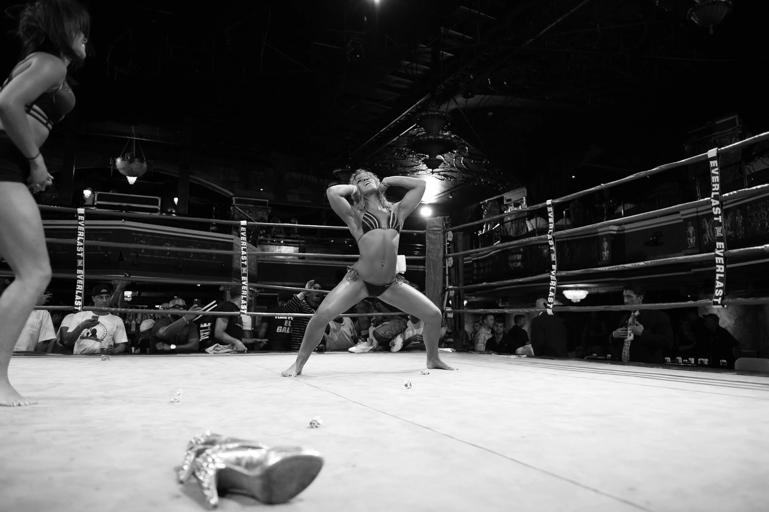 boxing-ring-model-posing-crowd.jpg