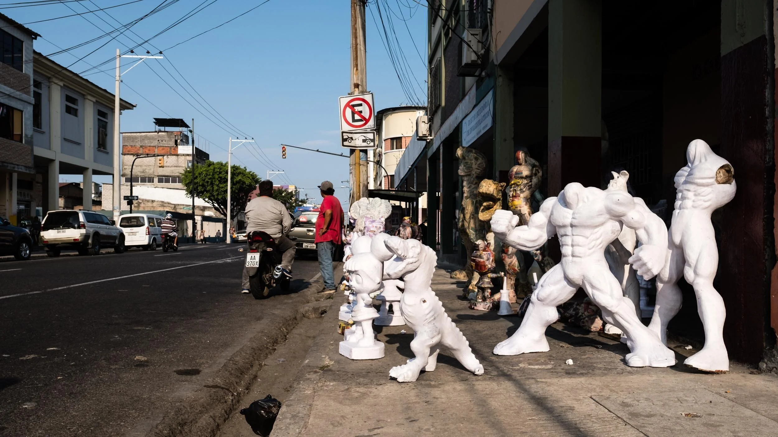 guayaquil-ecuador-white-statues-on-city-sidewalk.jpg