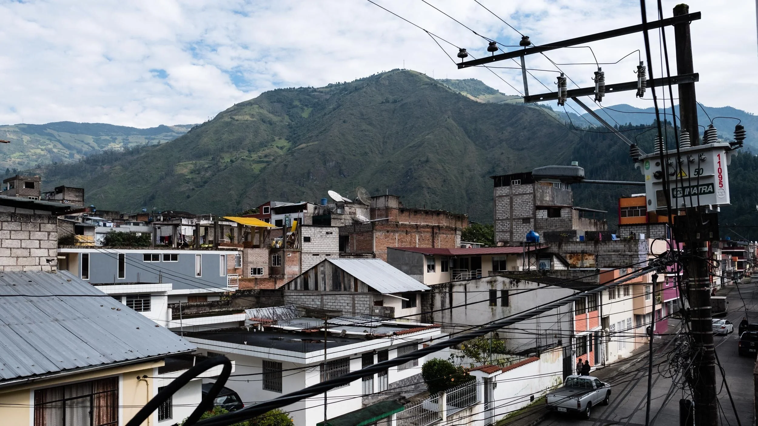 banos-ecuador-andes-mountain-town-rooftops.jpg