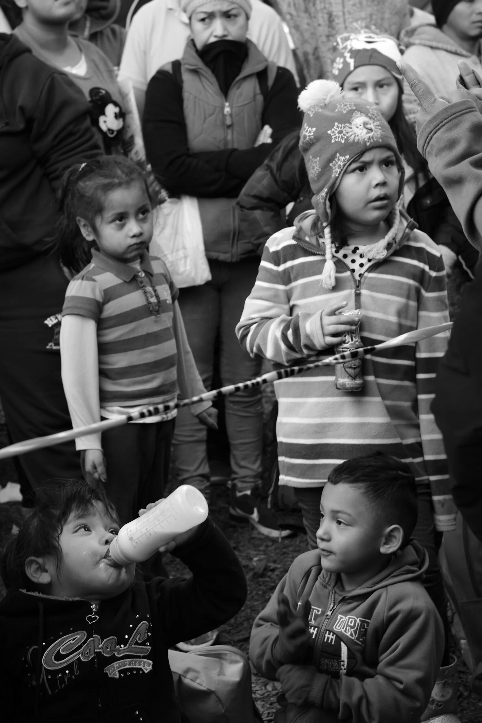 migrant-caravan-children-waiting-black-and-white.jpg