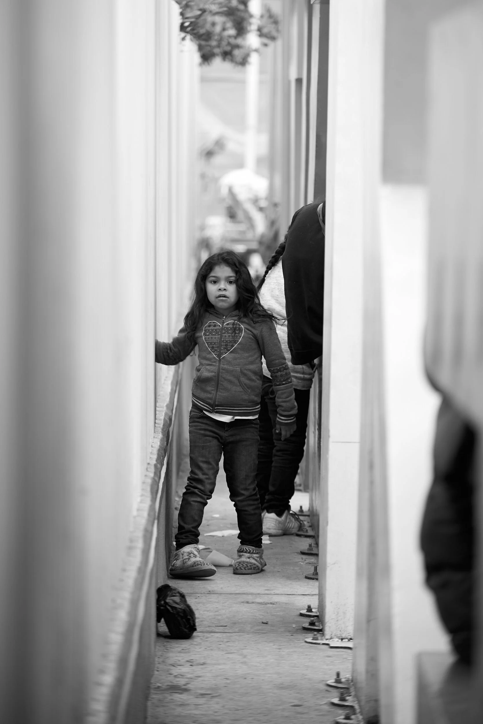 young-girl-narrow-corridor-caravan.jpg