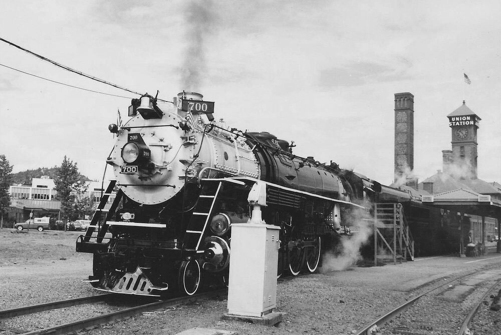 Spokane_Portland_and_Seattle_engine_700_Union_Station.jpg