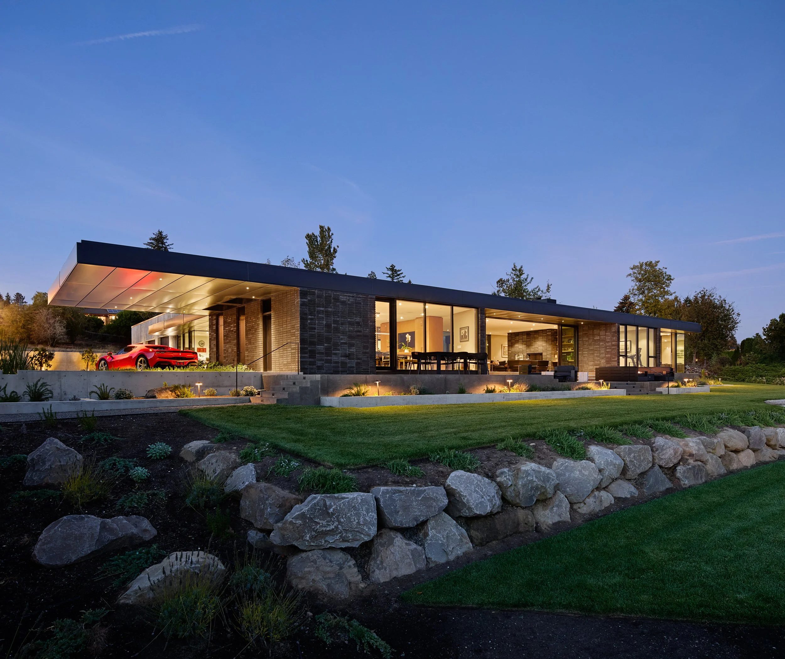 Modern house designed by William Kaven Architecture.