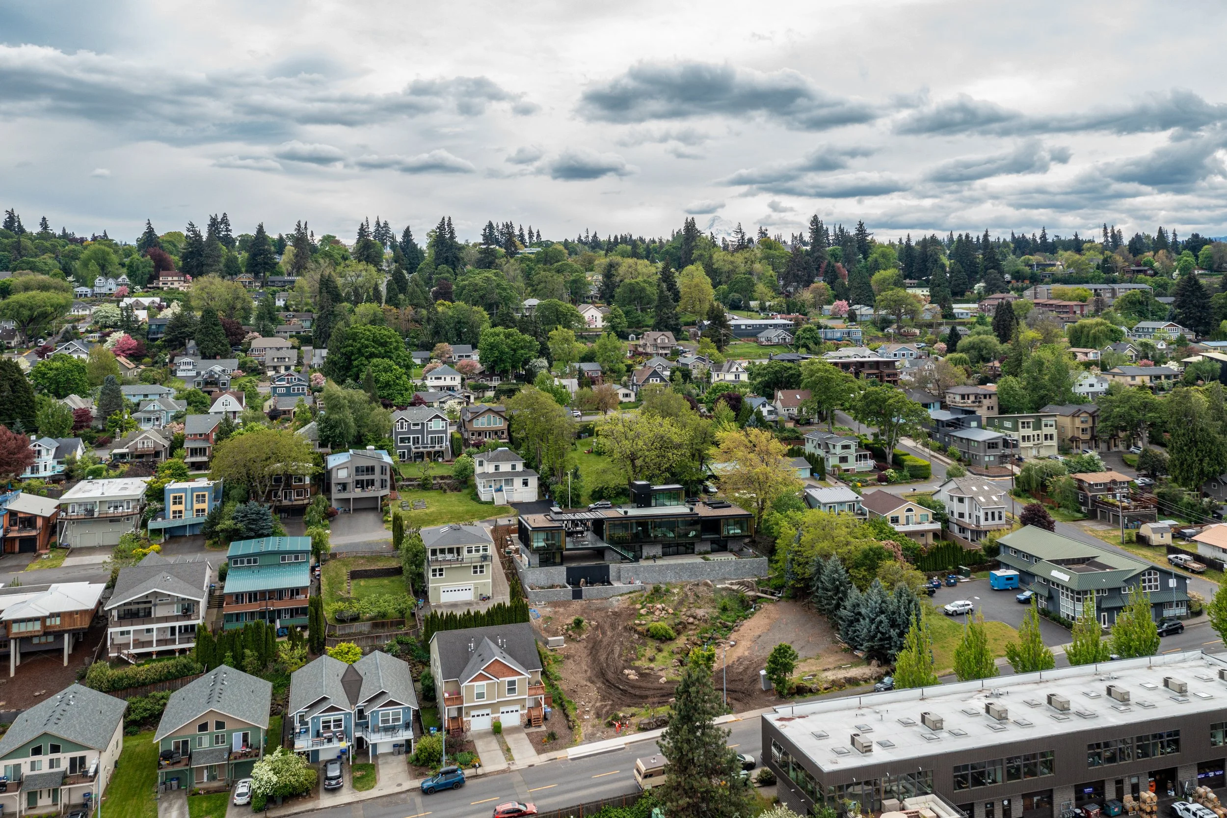 Drone photo of Hood River neighborhood with William / Kaven Architecture's Hood River Residence at center.