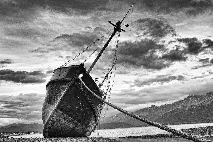 alaska_stranded_boat.jpg