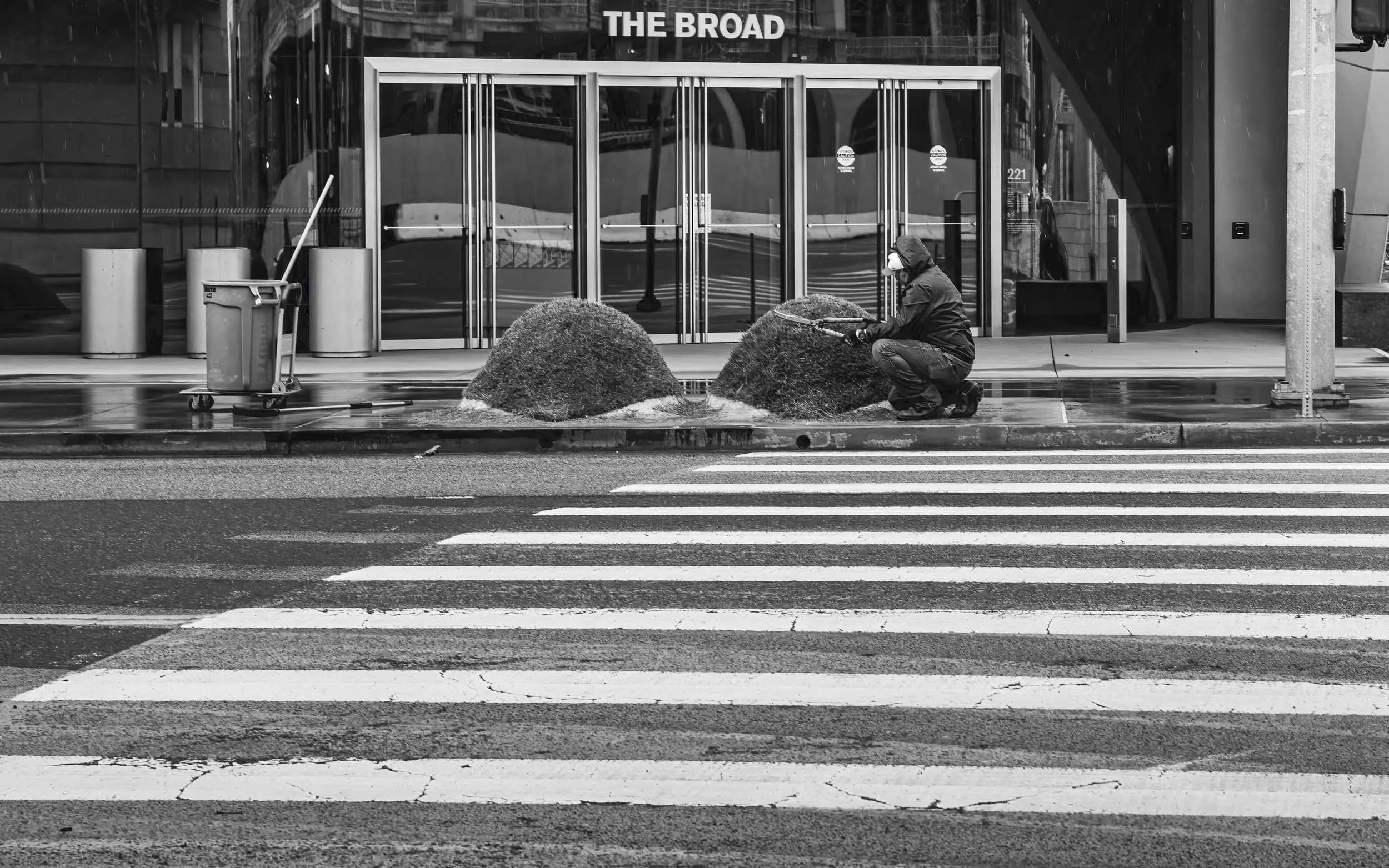 Contrast at Broad's Threshold
