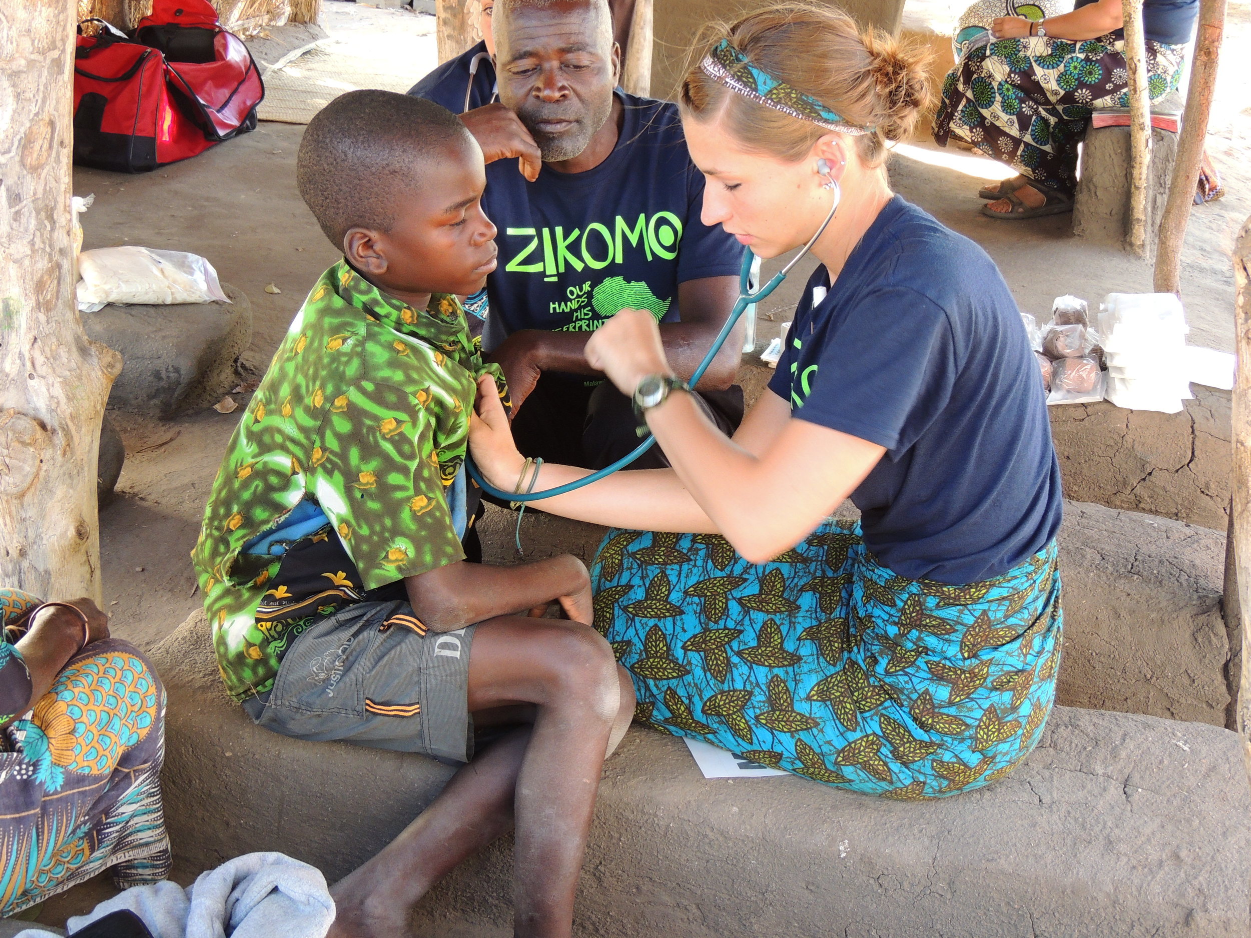 Karly working in the clinic at our Chipoka Project. 