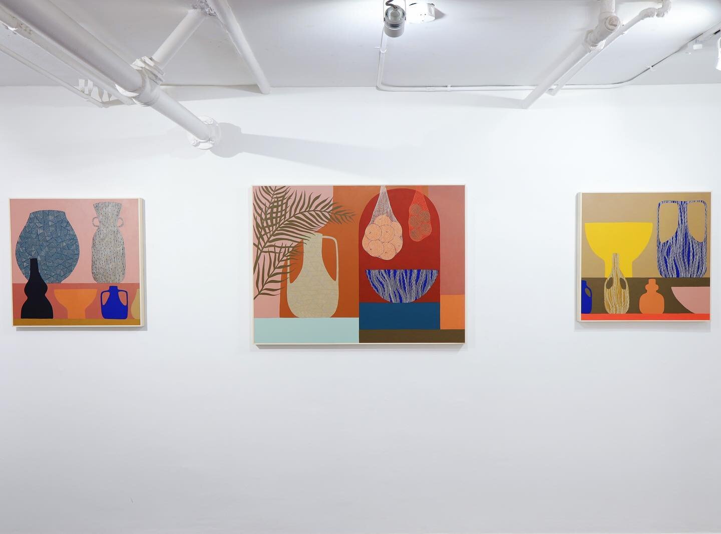 Last week to see 🌷IN GOOD HANDS 🤲 @glass.rice ! You can book an appointment at Glassrice.com or join us for the closing reception July 2nd 4-7pm! 

Install from the back room of the gallery 🧡

#painting #artshow #contemporaryart #artwork #soloshow