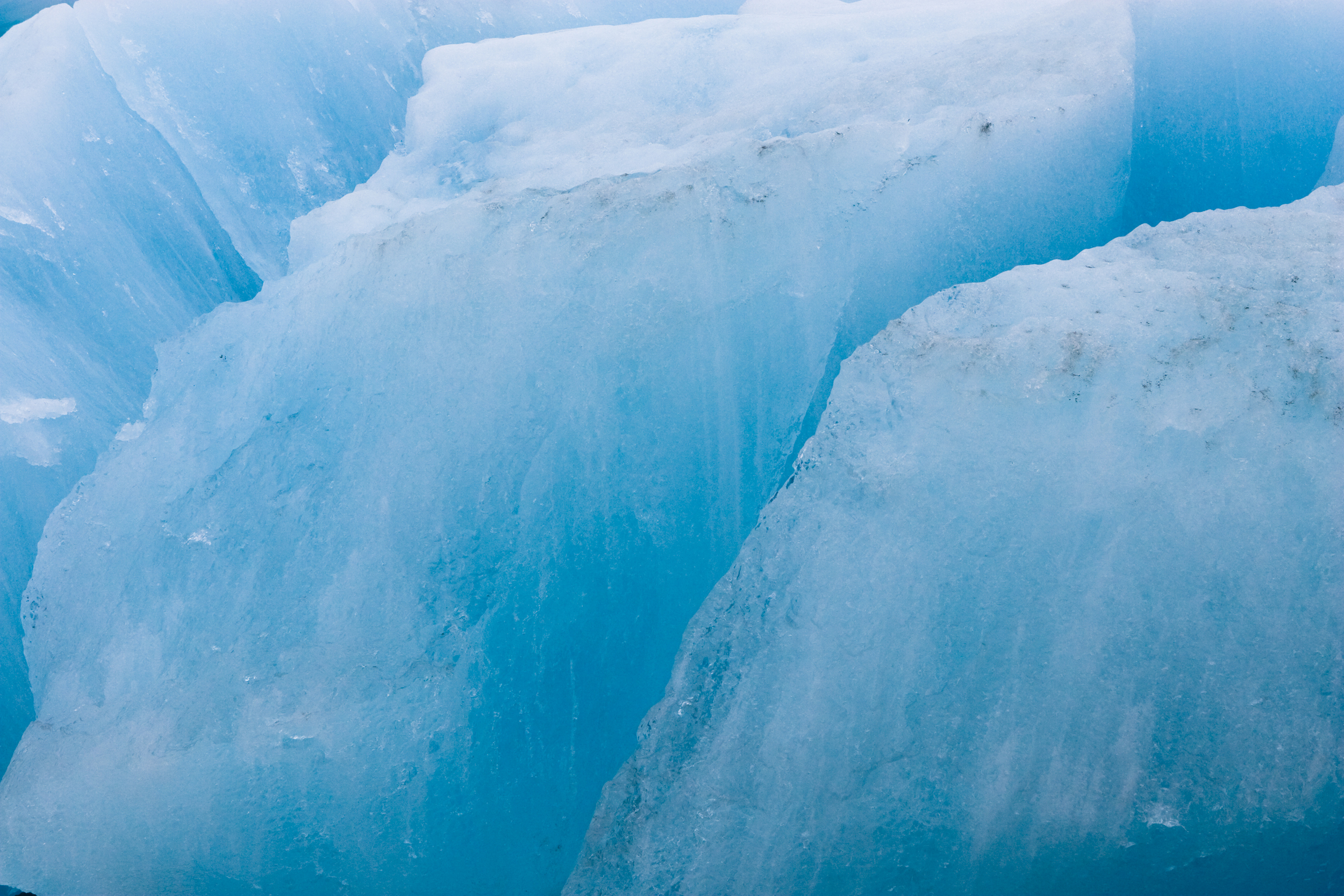  Glacial ice glowing blue. &nbsp;Margerie Glacier, Glacier Bay National Park, Alaska.&nbsp; 