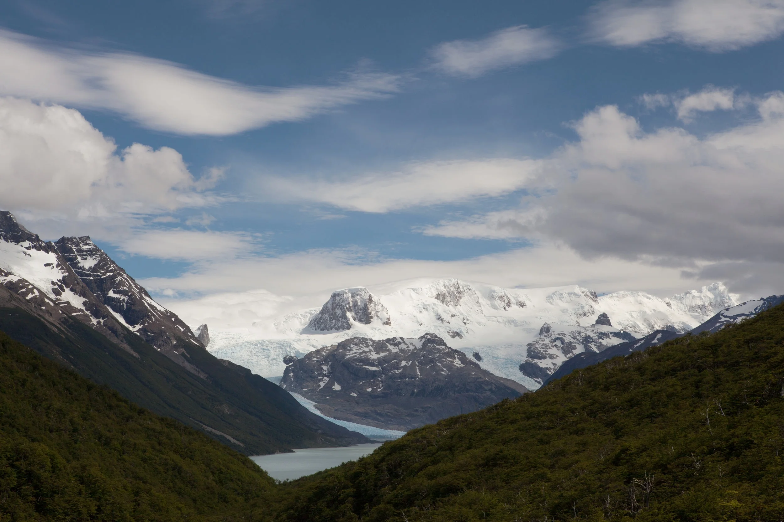 We set out on our New Year's eve hiking day leaving Dickson for Los Perros. Glacier to Glacier to ring in the New Year. 