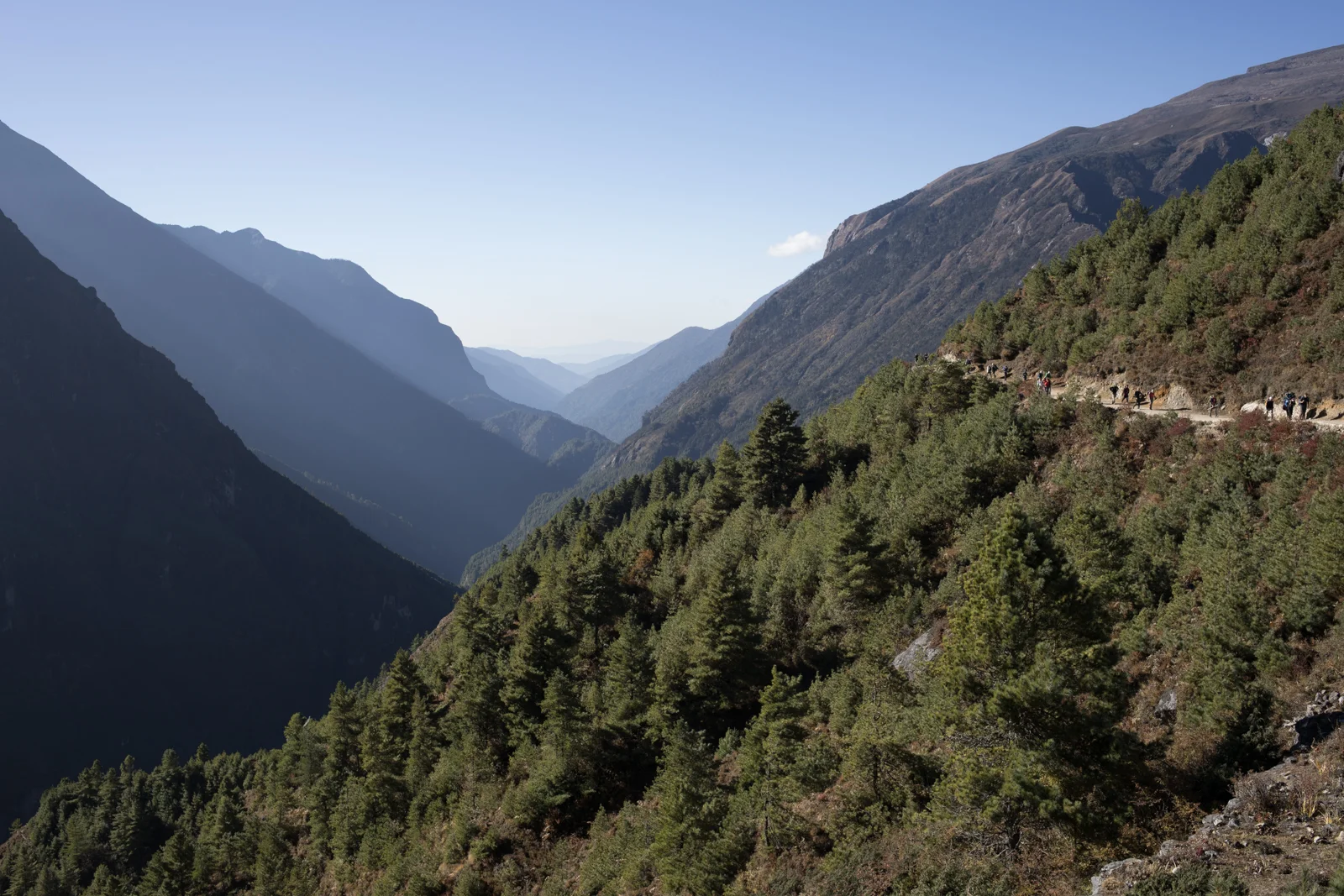 After an acclimatization day in Namche Baazar, we began our trek towards Doboche. As we hiked, we walked towards the mountains and made our way further and further into the valley. 
