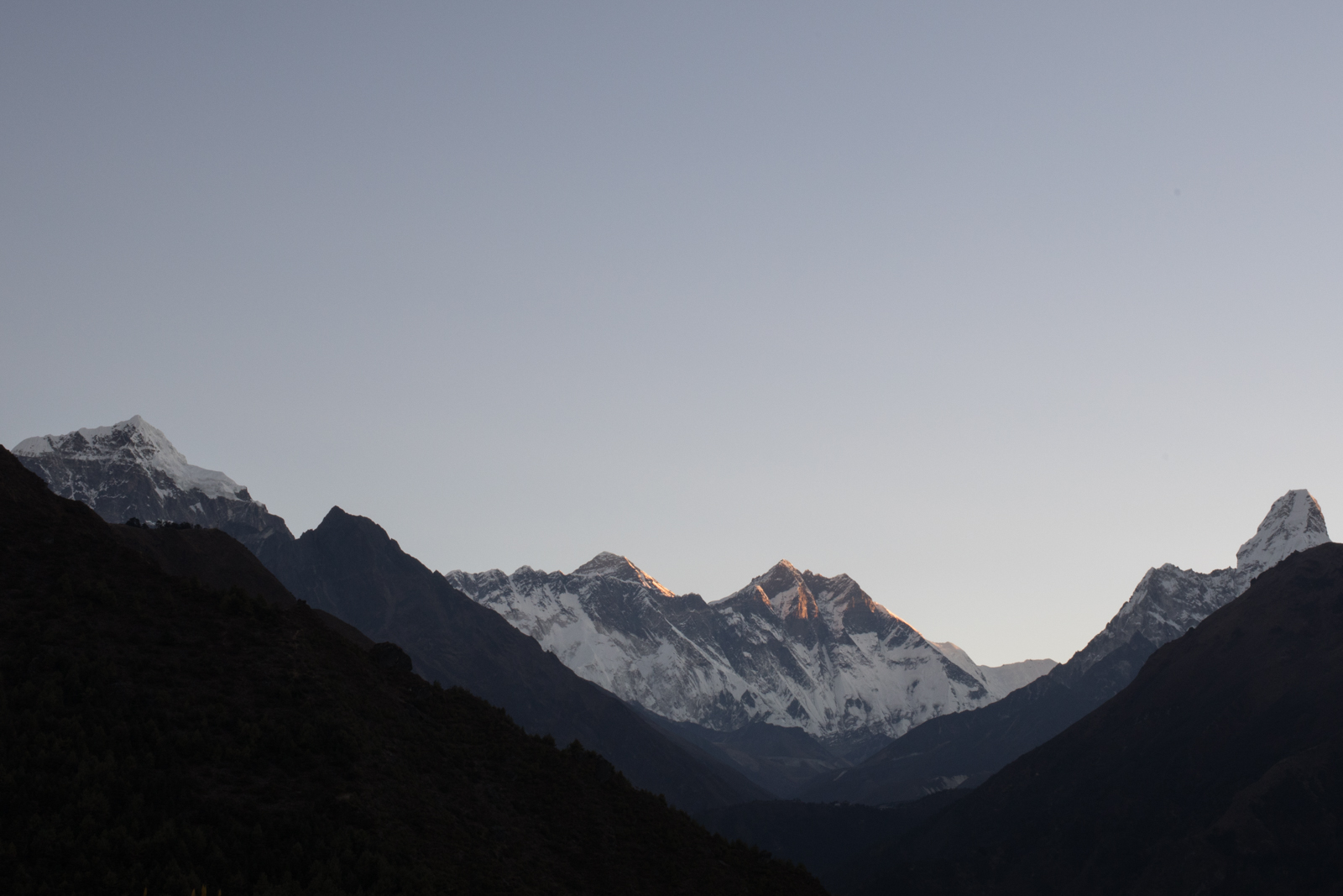 Alpine glow. Left to Right: Taboche 6,495 m / 21,309 ft, Nuptse 7,861 m / 25,791 ft, Everest 8,848m / 29,029 ft, Lhotse 8,516 m / 27,940 ft, Shartse 7,457 m / 24,465 ft Ama Dablam 6,856 m / 22,493 ft. (Elevation credit: PeakFinder) 