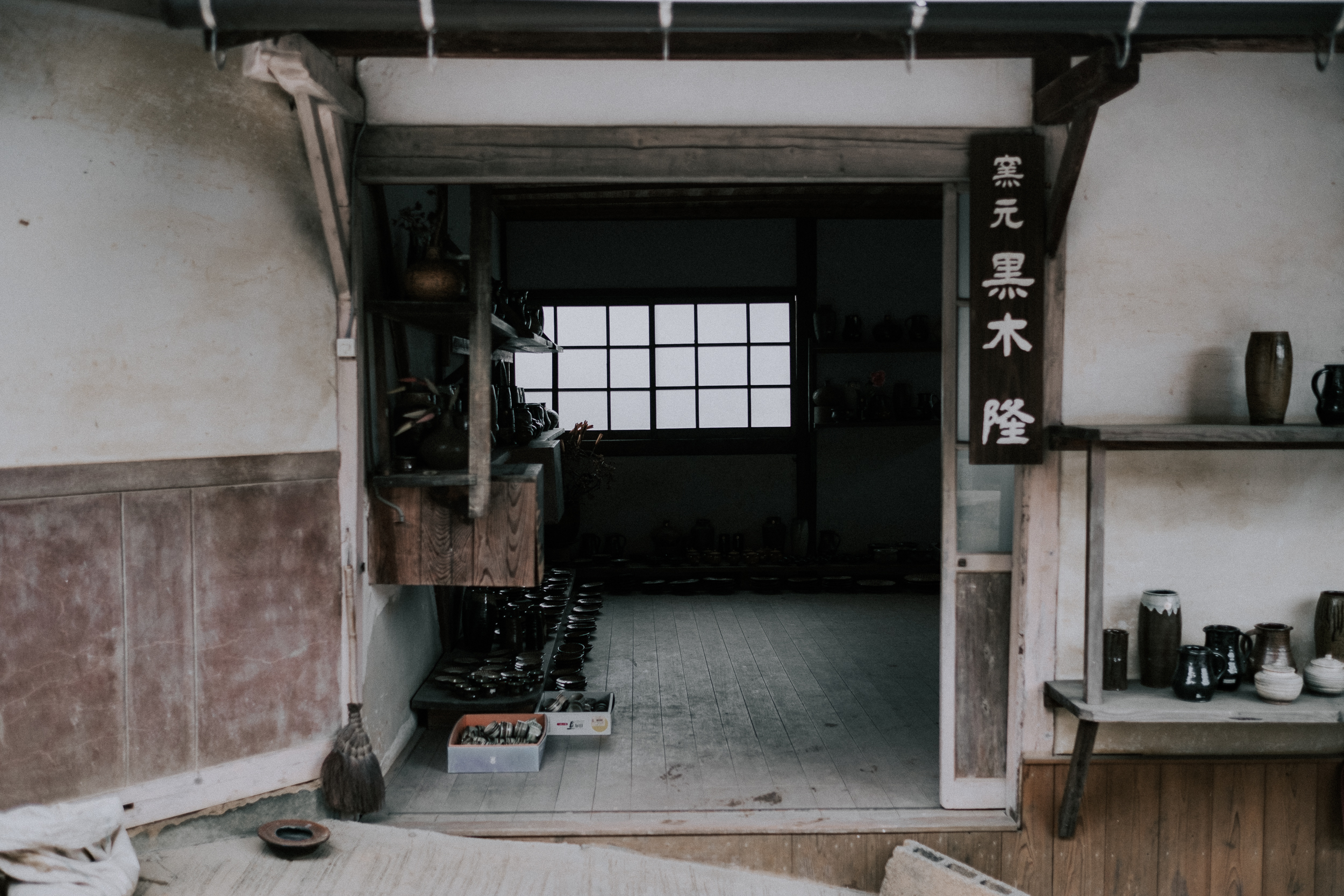  The workshop and showroom of an Onta potter.&nbsp; 