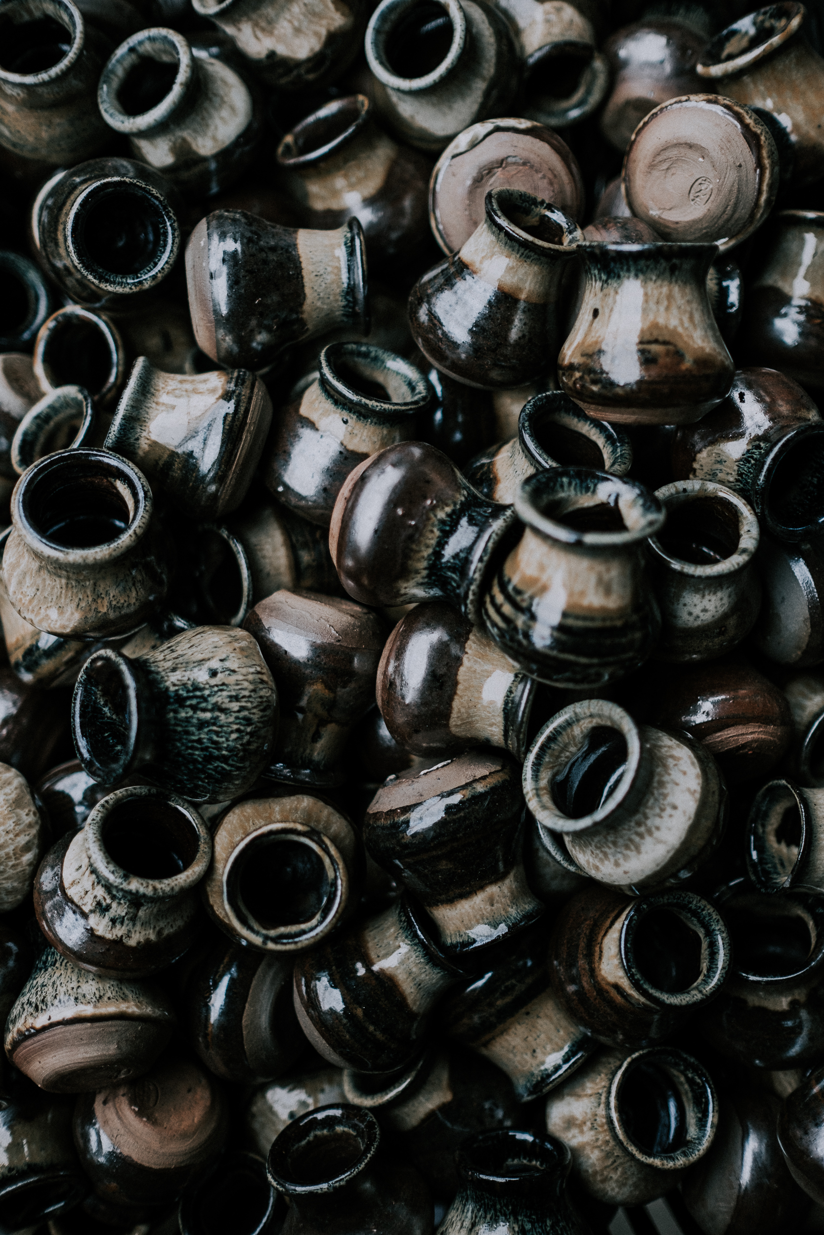  A bin of pots in Ontayaki village.&nbsp; 