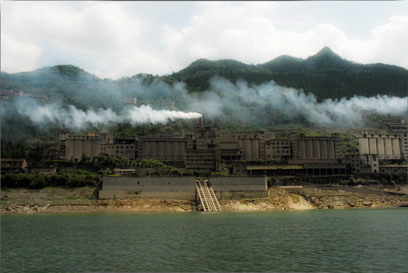 China+Factories+on+the+Yangtze+River.jpg