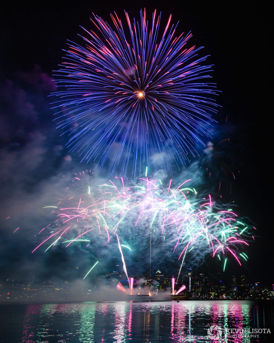 Fireworks on Lake Union. Nikon D850, 24mm, 1.6″, f/8.0, ISO 250