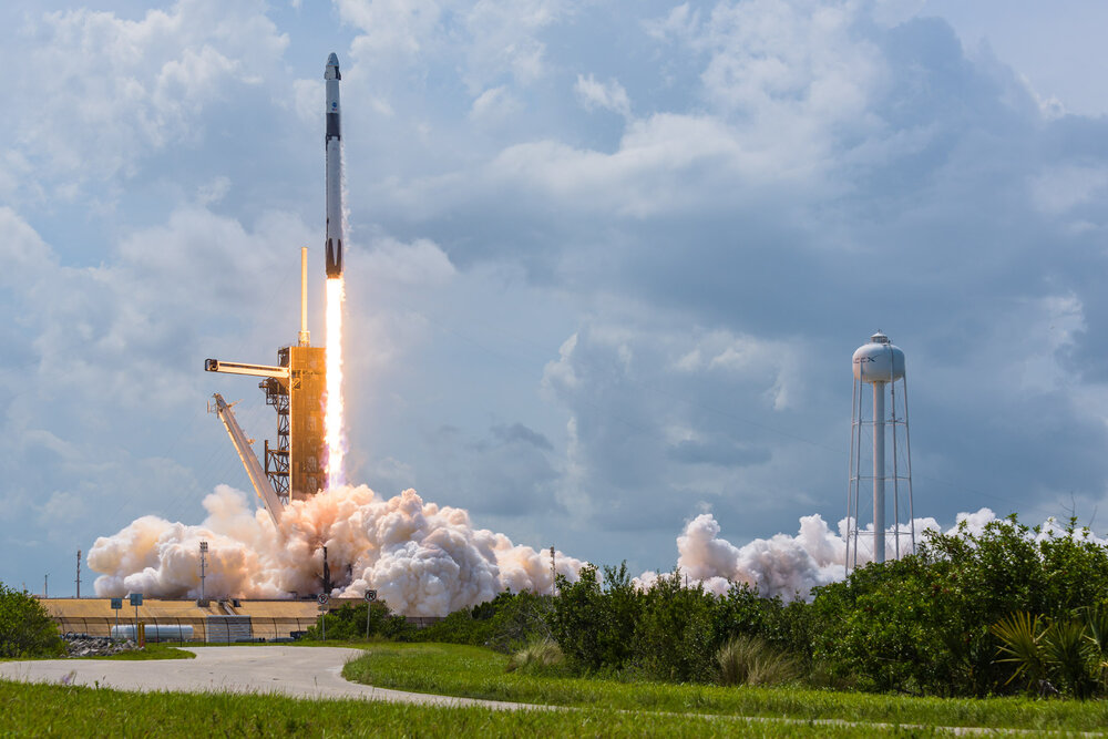 Nikon D810, 70mm, 1/1250 sec, f/9, ISO 64 – 2400 ft (730 m) from launch pad.