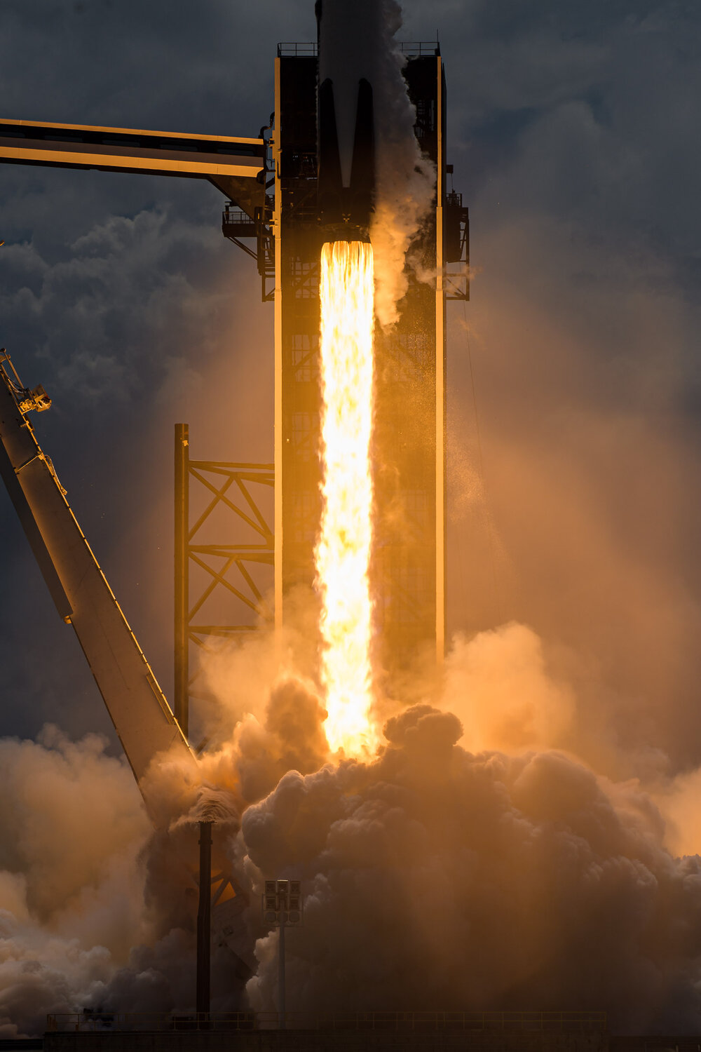 Nikon D5, 150mm, 1/4000 sec, f/9, ISO 100 – 1300 ft (395 m) from launch pad.