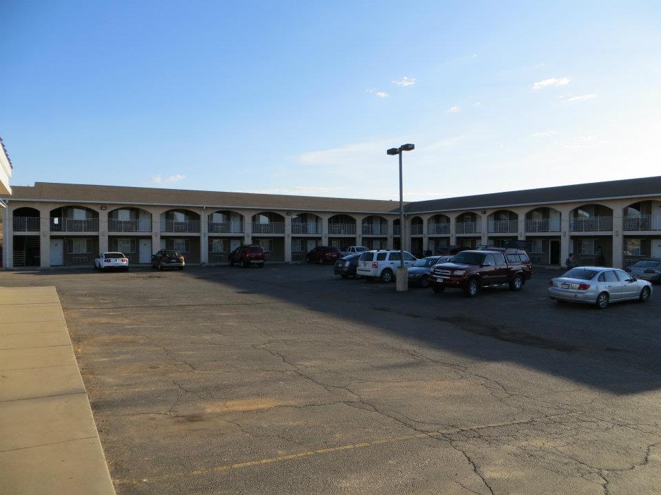  The motel in the daylight. We were in a room on the top left and it was scary leaving Thunder in the parking lot. 