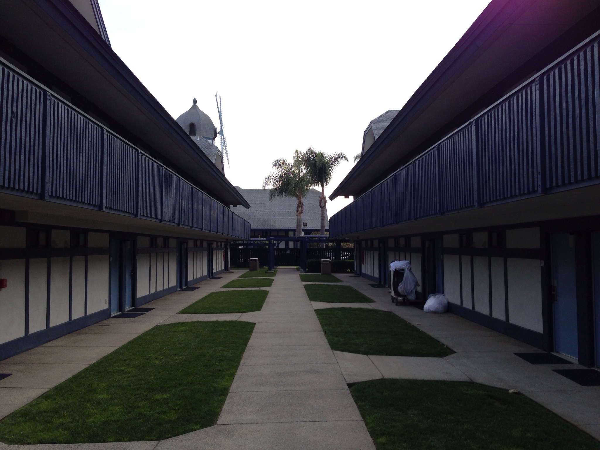  The front door to the rooms. It doesn't look so nice from this view. 