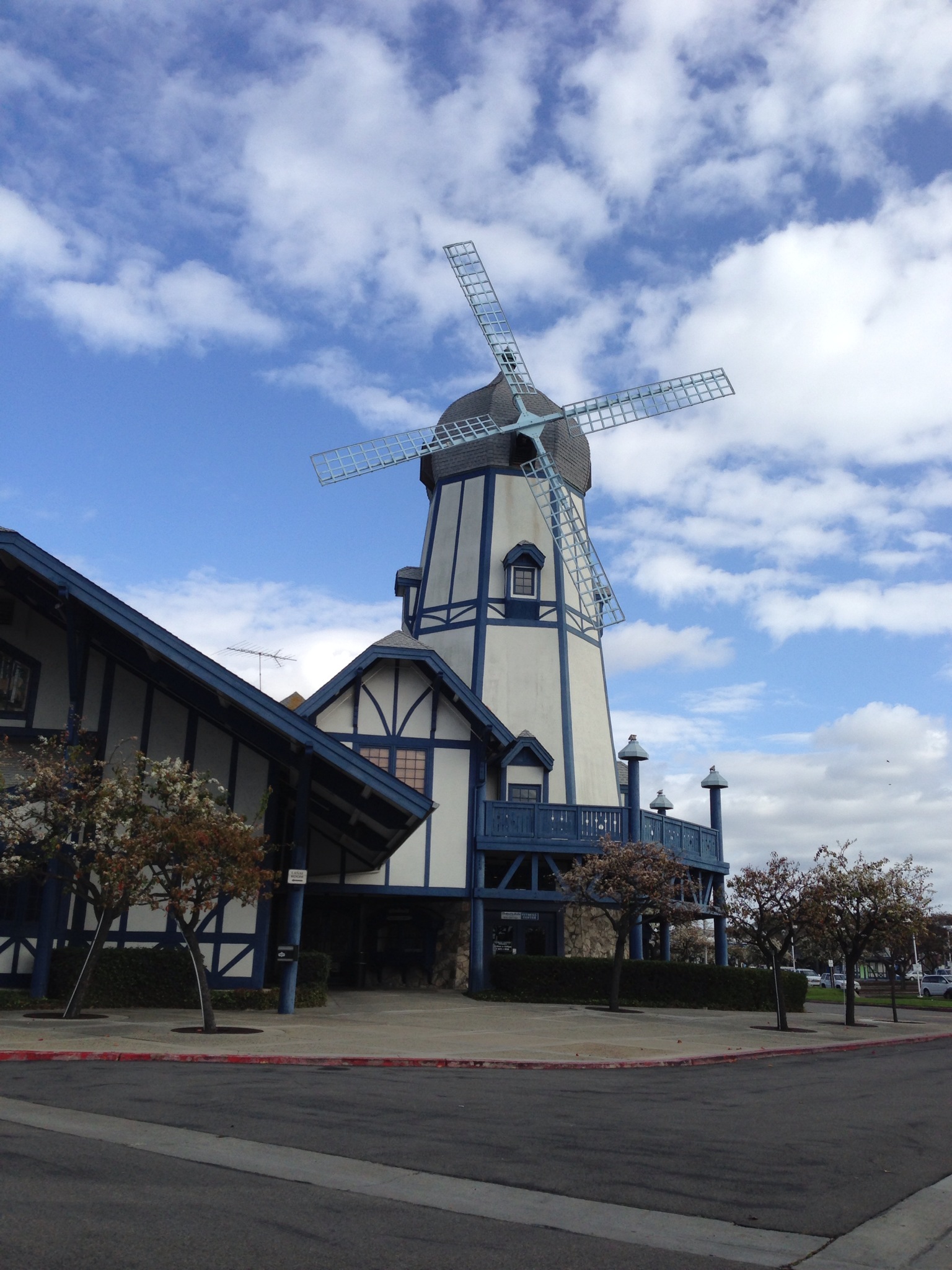  Windmill. It used to be a Pea Soup Andersons, but sadly has closed and is now a TGI Fridays.&nbsp; 