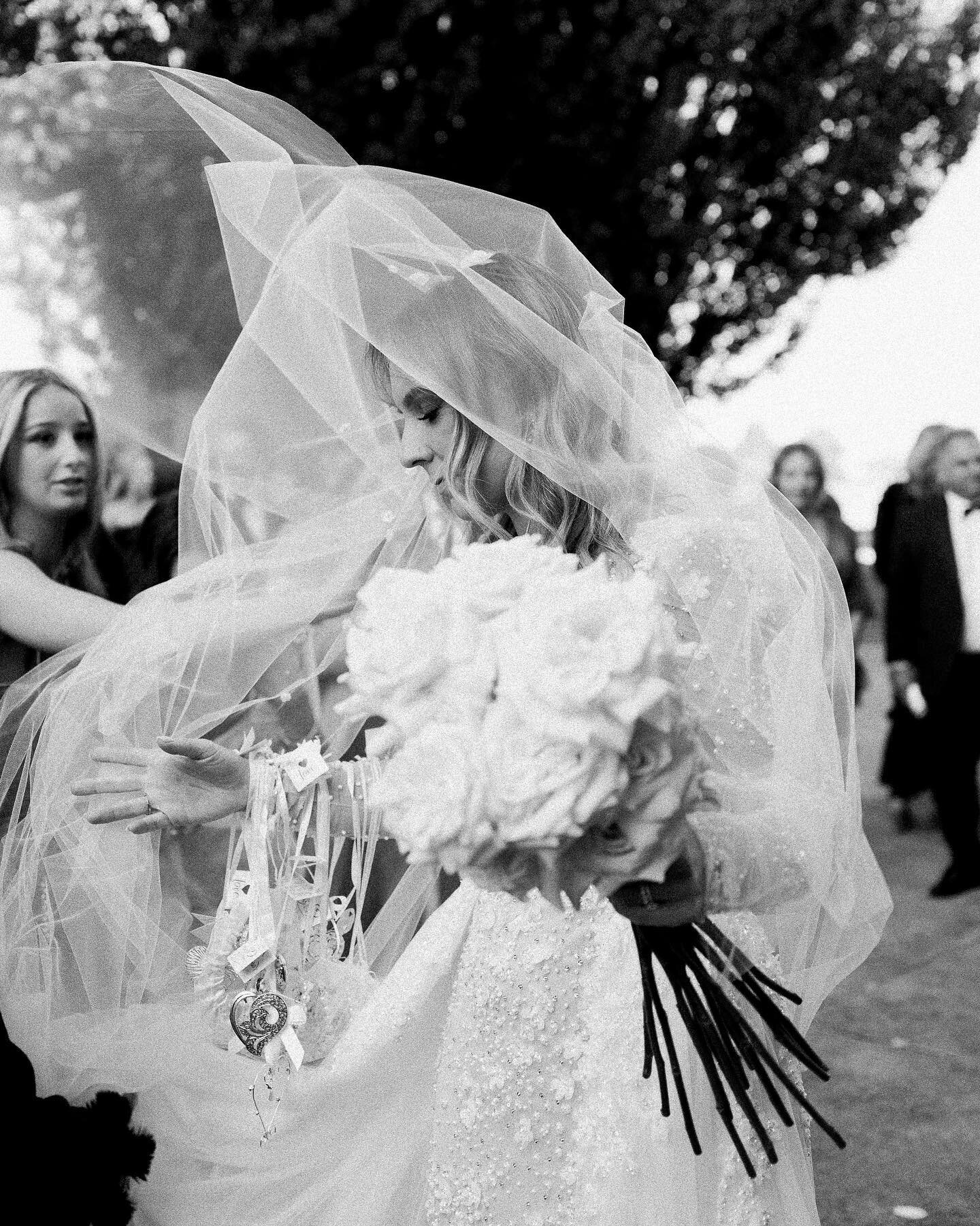 A few favourite frames from Elly + Anthony in Melbourne  #beksmith #love 
.
.
#melbournewedding #destinationweddingphotographer #lovers #weddingphotography #photography #blackandwhitephotography