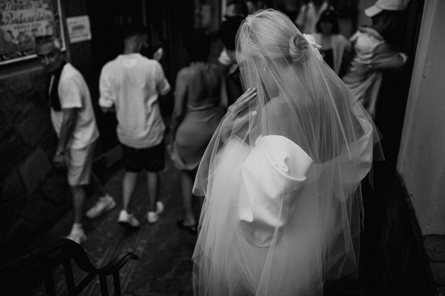 &lsquo;Elegance is the only beauty that never fades&rsquo; ~ Audrey Hepburn #beksmith 
.
.
#italy #weddingphotography #weddingphotographer #destinationweddingphotographer #elopmentphotographer