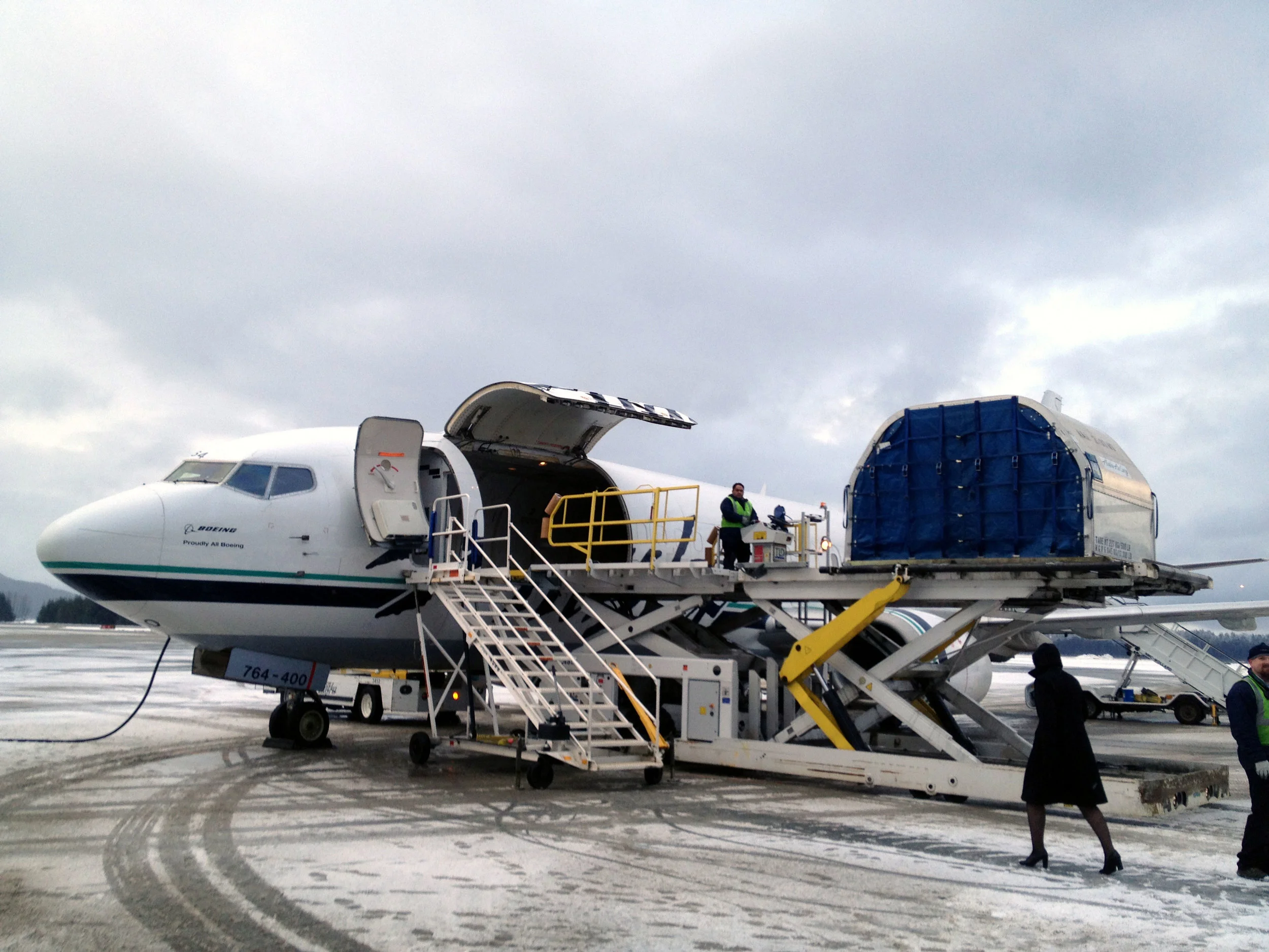 All aboard the Boeing 737-400 Combi aircraft in Juneau! This is a combination cargo and passenger aircraft with all passengers way in the back.