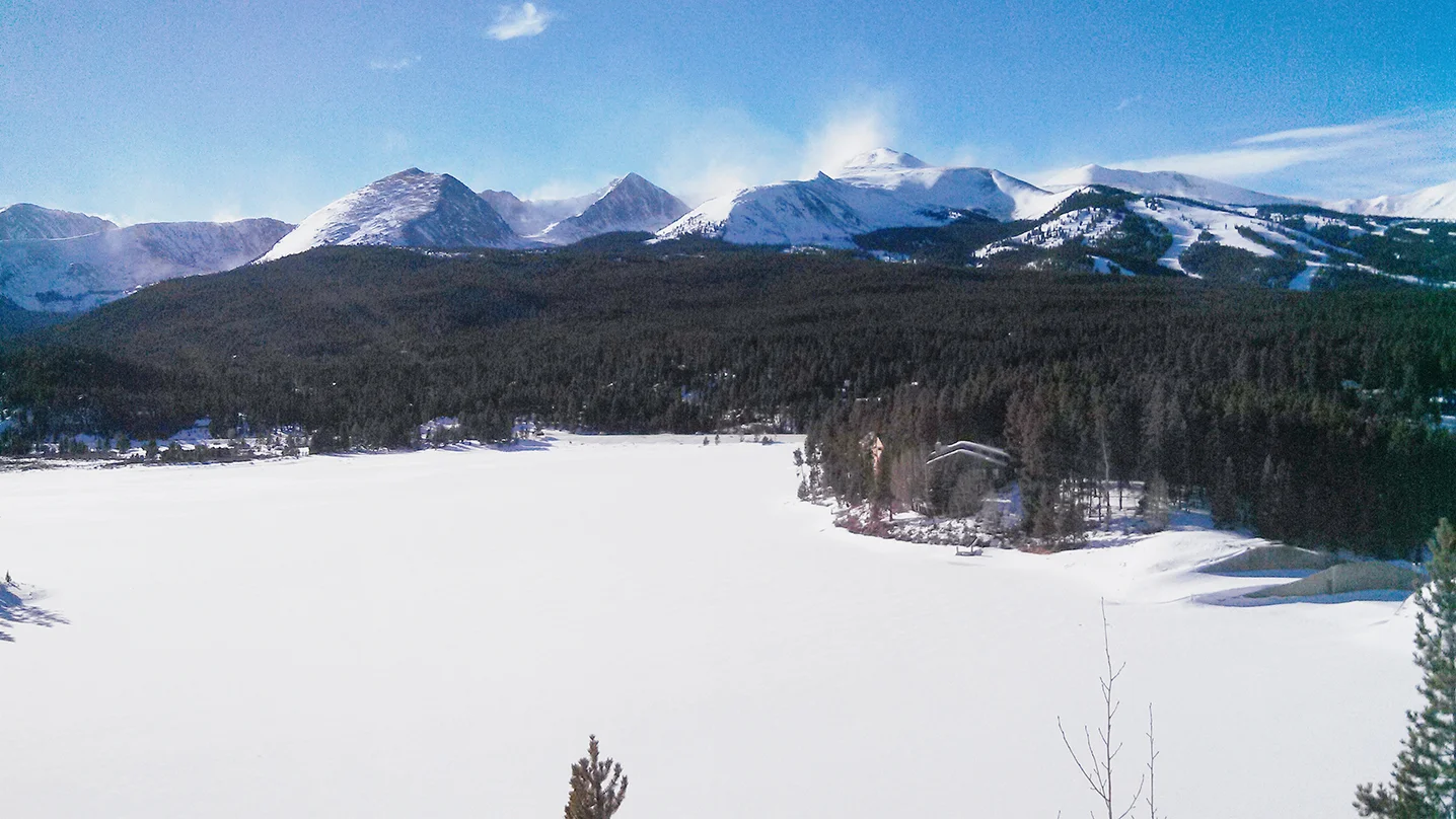 The portion of Tenmile Range south of Breckenridge. Peak 10, its slopes graced by the runs of Breckenridge Ski Resort, stretches across most of the right portion of the photo. On the left, the monolithic Quandary Peak, with its summit at 14,265ft. Immediately to the left of Quandary Peak is the knife-edge ridge of North Star Mountain.