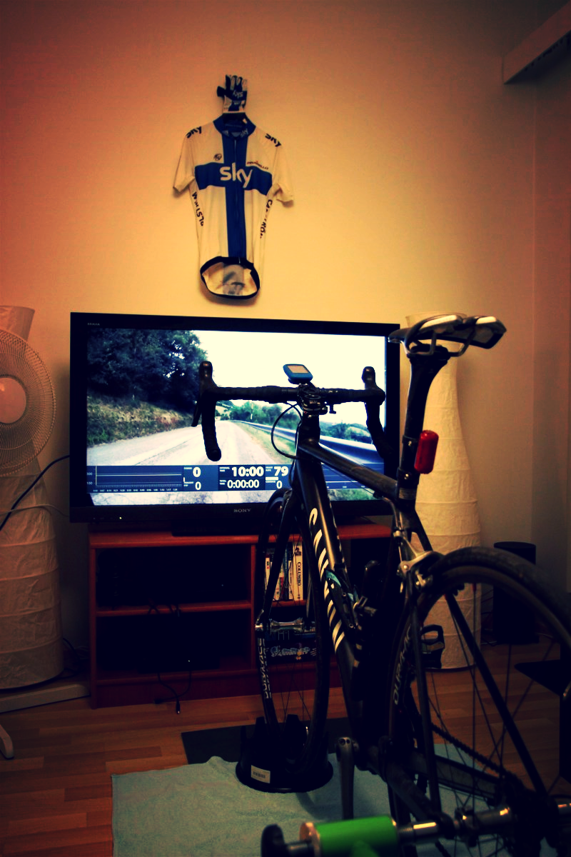 The setup (no I didn't remove the tail light, because I'm still heading out with my roadie)