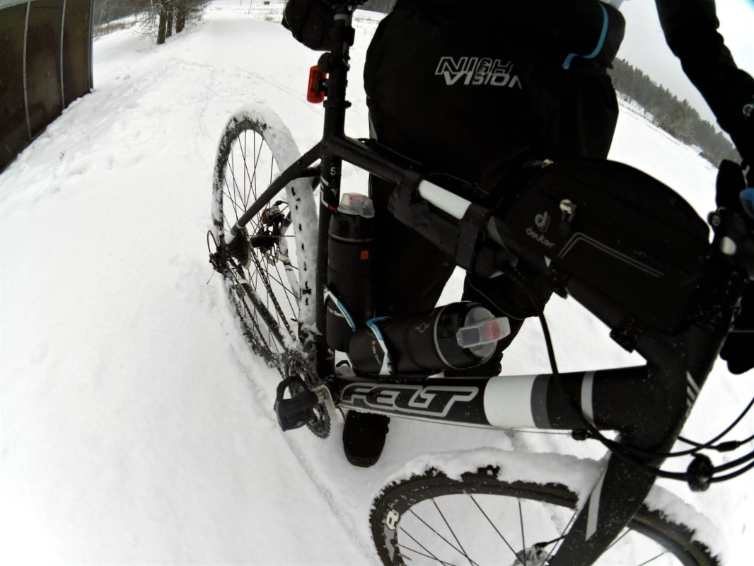 First stop after 5 km, wet snow, loads of it, everywhere.