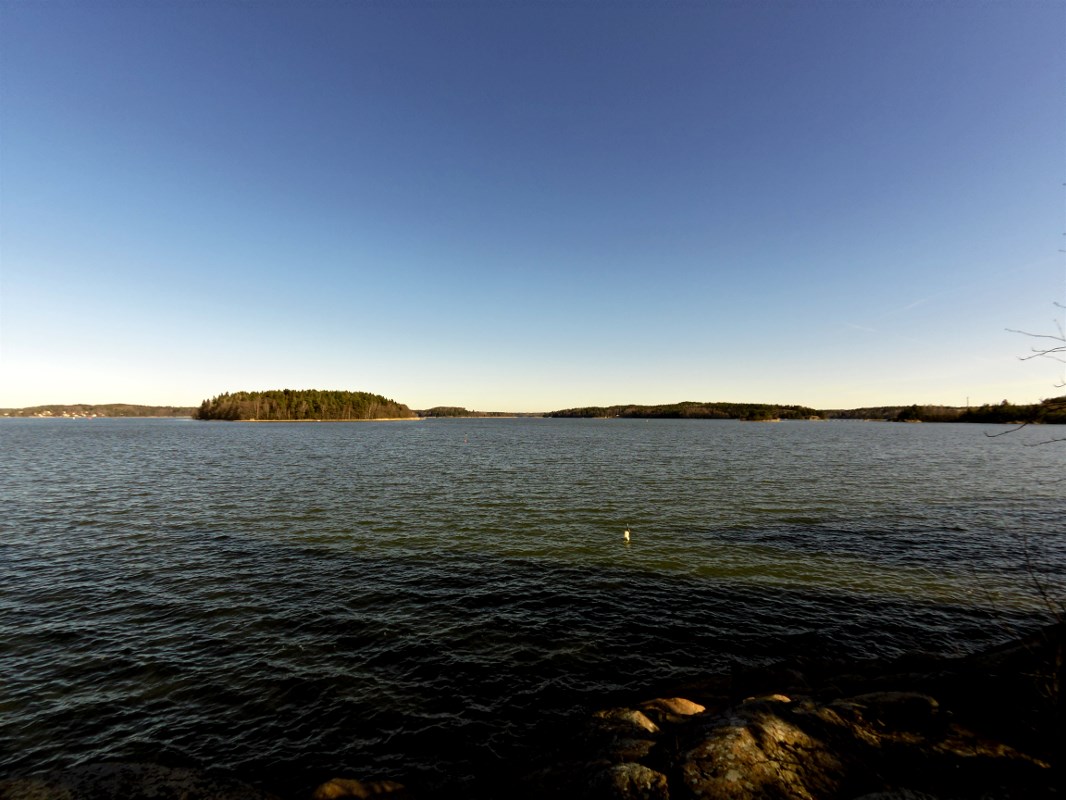 Pargas archipelago bathing in the sun