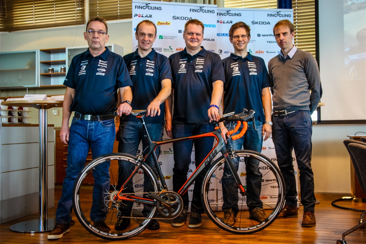 From left: Pera, Toomas, Juho, Kjell and Charly with the Fincycling 2015 bike.
