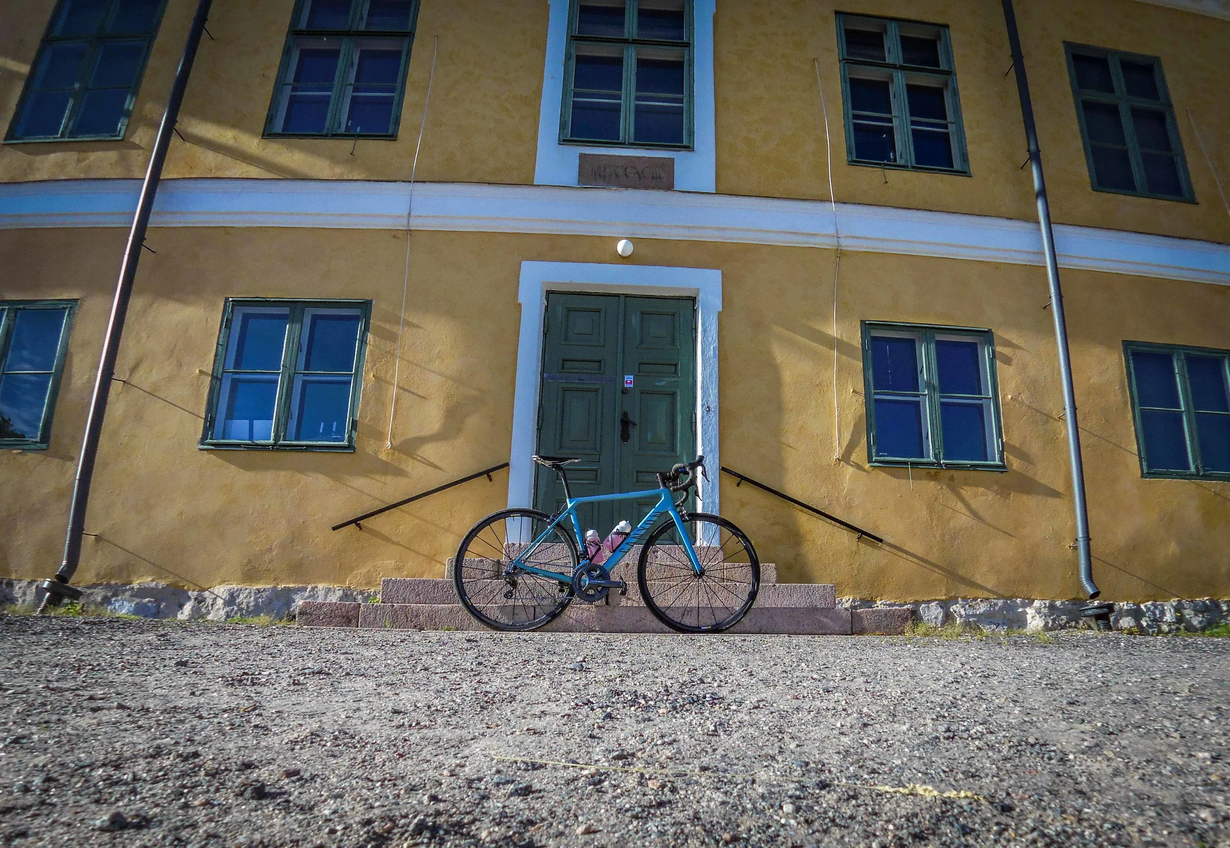 My bike and Hovimäki, or Brinkkalan kartano to you who are more familiar with that name.