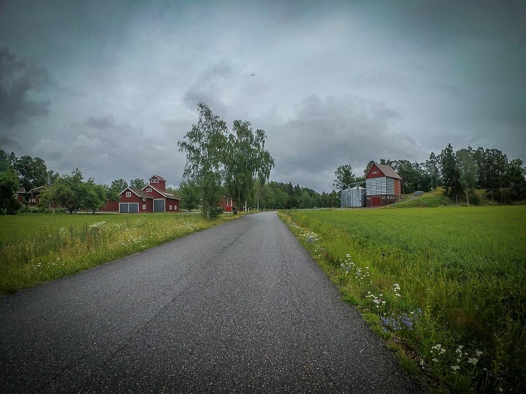 Spent a couple of hours in the saddle under the shower, and really enjoyed it! And yes, I did sing along, since that's what one is supposed to do in the shower, right? #roadcycling #invisiblehillcycling #py&ouml;r&auml;ily #cycling #maantiepy&ouml;r&
