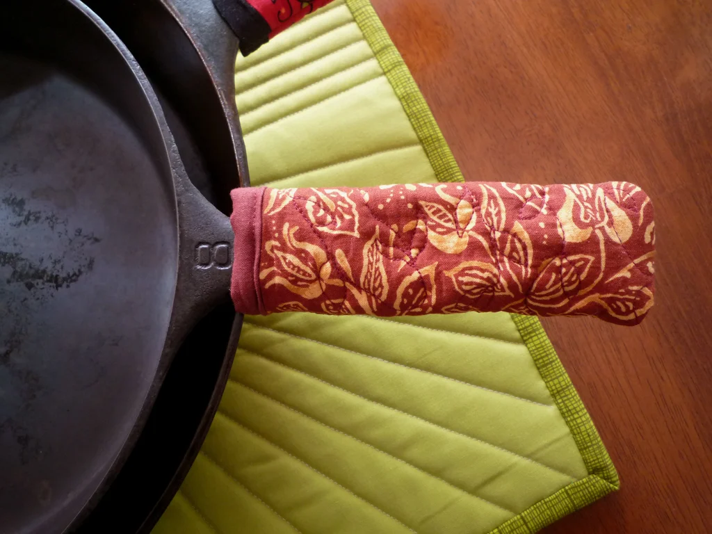 Cast Iron Handle Cozy