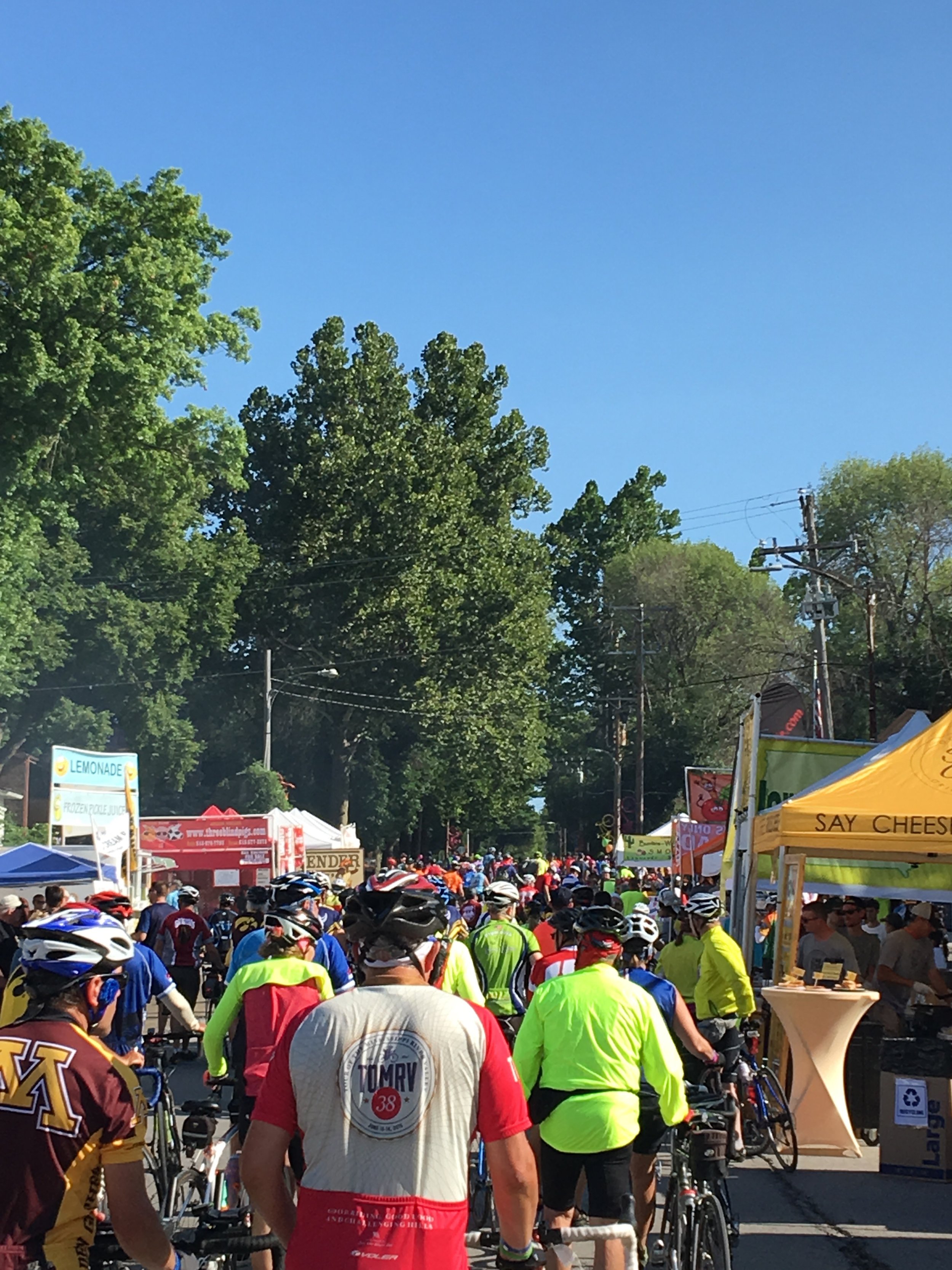 Very crowded in Wellman, and an 8% grade hill to walk up to get out of town.