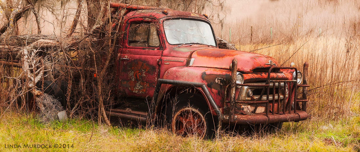 Panorama of old truck Sony A700 with 70-400mm 1/500 sec. f/5.6 ISO 1000