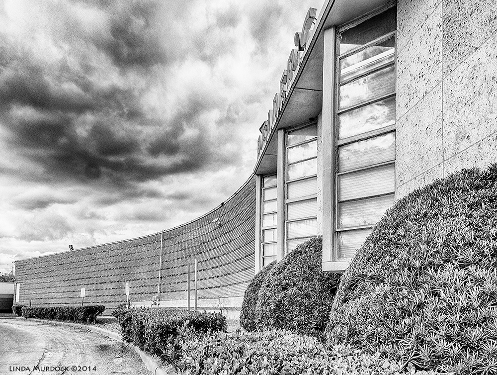 Once modern office building Sony A77 II with DT 16-50mm 1/500 sec. f/5.6 ISO 200