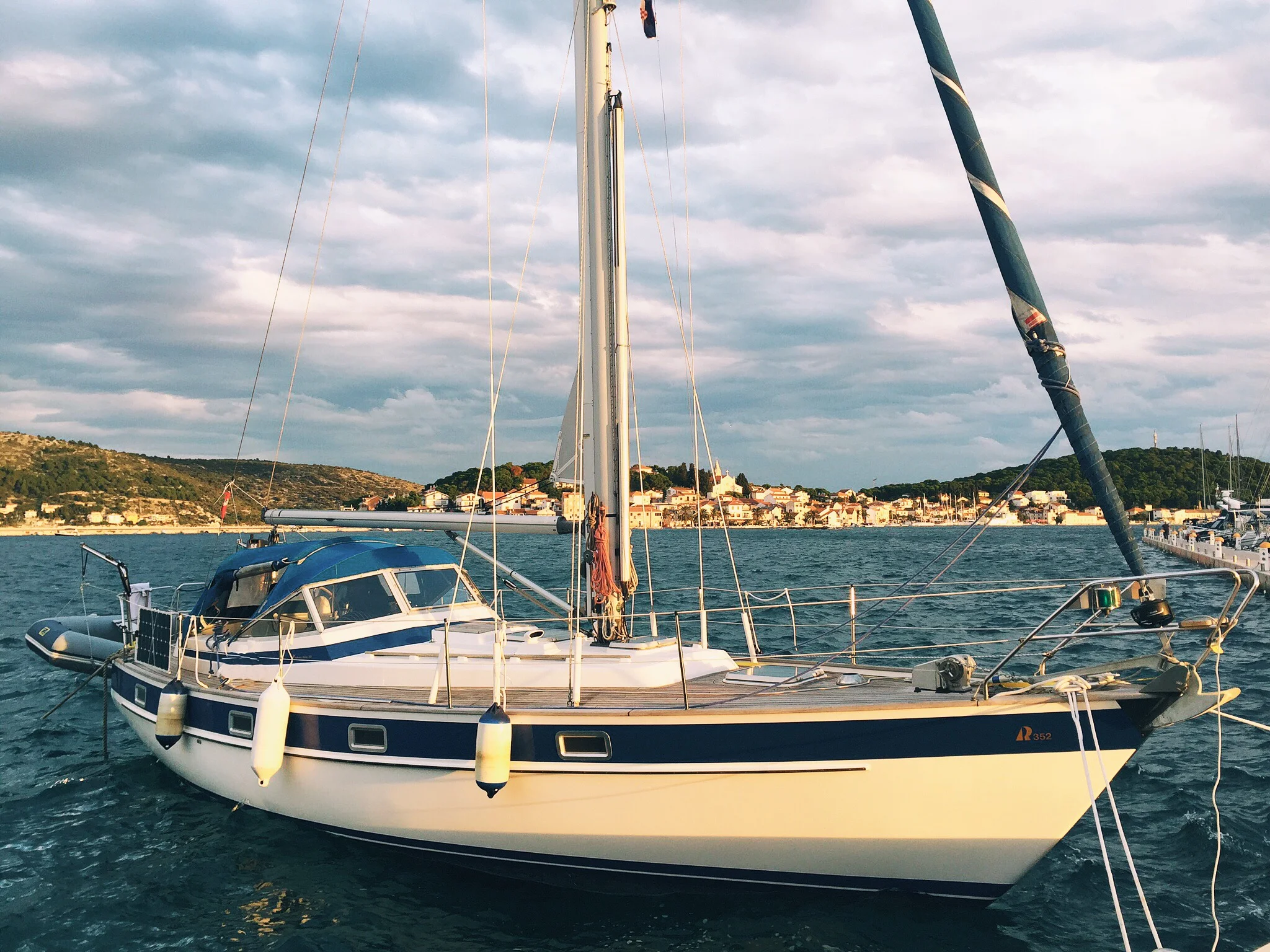 Here she is: Hallberg Rassy 352 GINA H