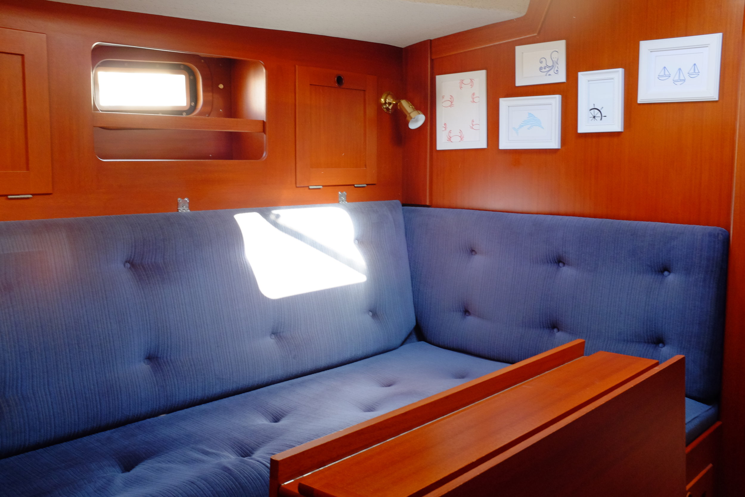 Hallberg-Rassy 352 and her salon